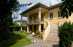 La casa di Calvisano è una villetta splendida, costruita nel 1976.