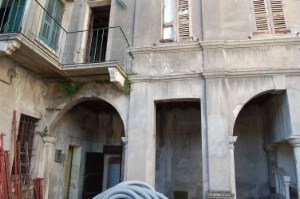 Il palazzo storico a Calvisano, in attesa di ristrutturazione