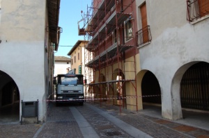 Un'immagine presa durante la ristrutturazione del centro storico